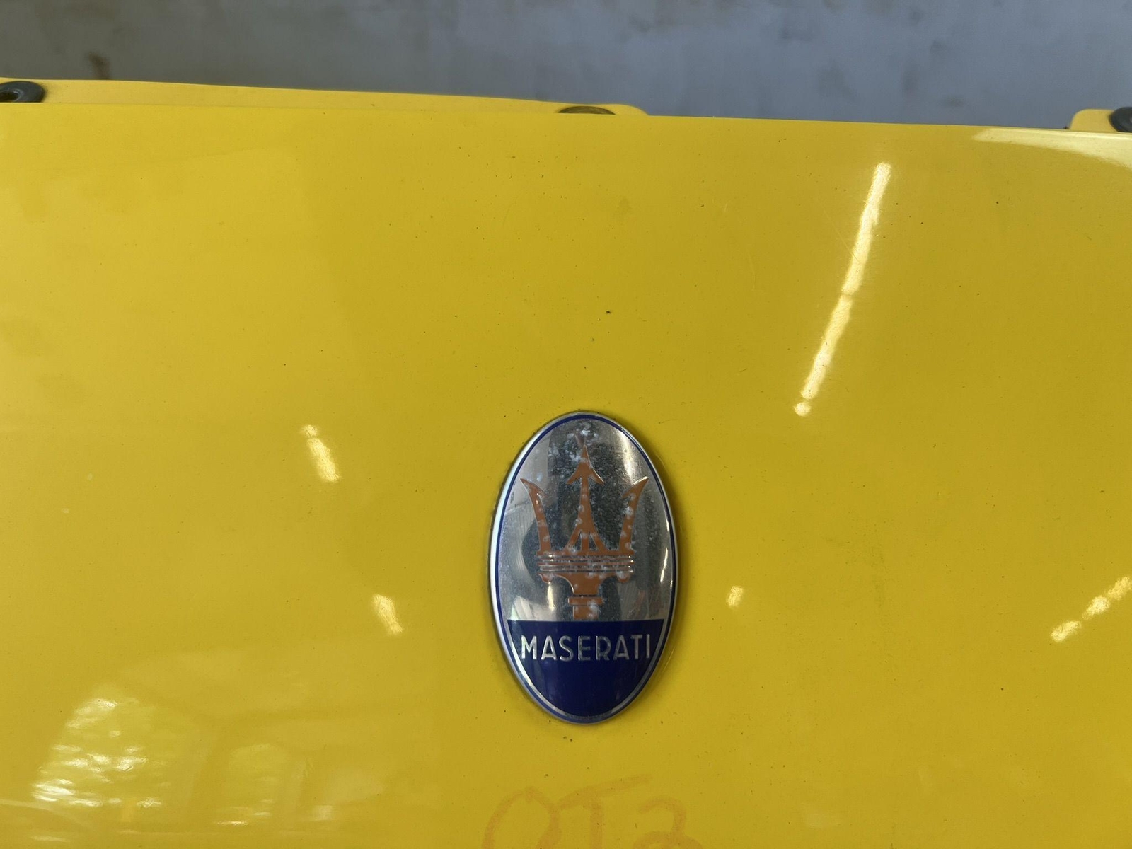 02-06 MASERATI SPYDER CAMBIOCORSA FRONT BUMPER COVER W/GRILLS & LIGHTS YELLOW