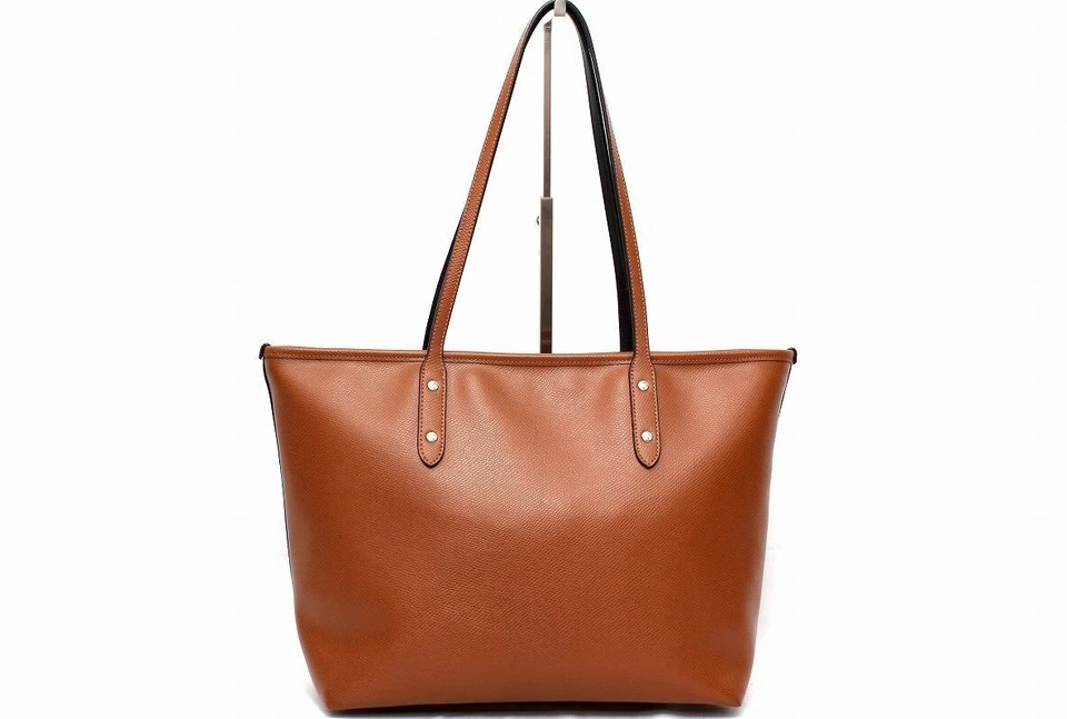 Bolsa de ombro COACH x Peanuts Snoopy couro marrom Schulz F37273 usada - Imagem 2 de 4