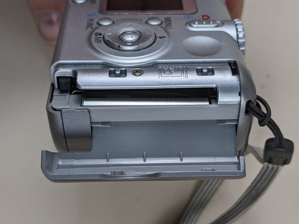 【動作確認済】 Canon PowerShot A85 PC1204 コンデジ Canon PowerShot A85 4.0MP Digital Camera 3X Zoom Lens Silver