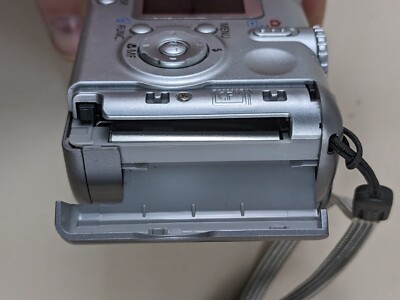 Canon PowerShot A85 4.0MP Digital Camera 3X Zoom Lens Silver