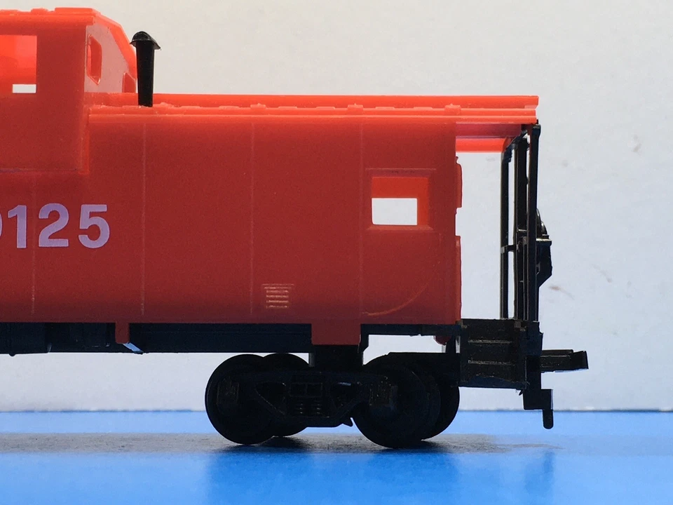 HO Scale "A Man Alert Is Seldom Hurt" 9125 Wide Vision Safety Freight Caboose #2 - Image 4 of 4