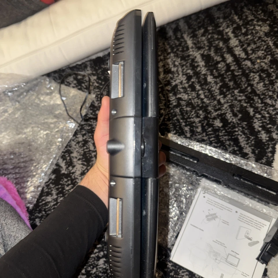 Logik L10SPDV13 Portable DVD Player 10” Swivel Screen With Remote untested   - Image 4 of 4