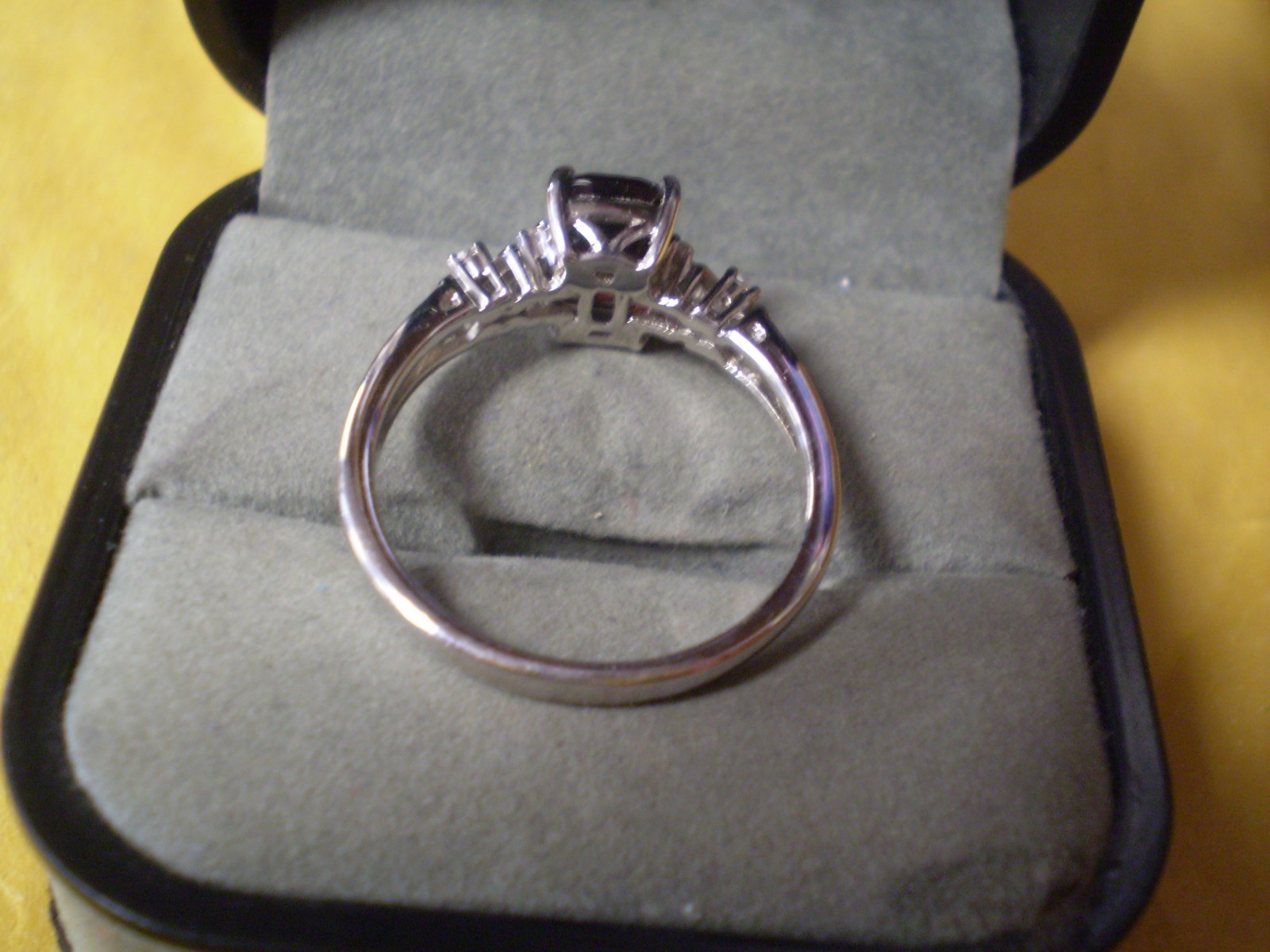 925 Sterling Silver Ladies Rectangular Garnet & 1… - image 5