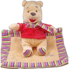 Winnie Pooh mit Schal und Decke Disney ca. 24 cm mit Rasselgeräusch