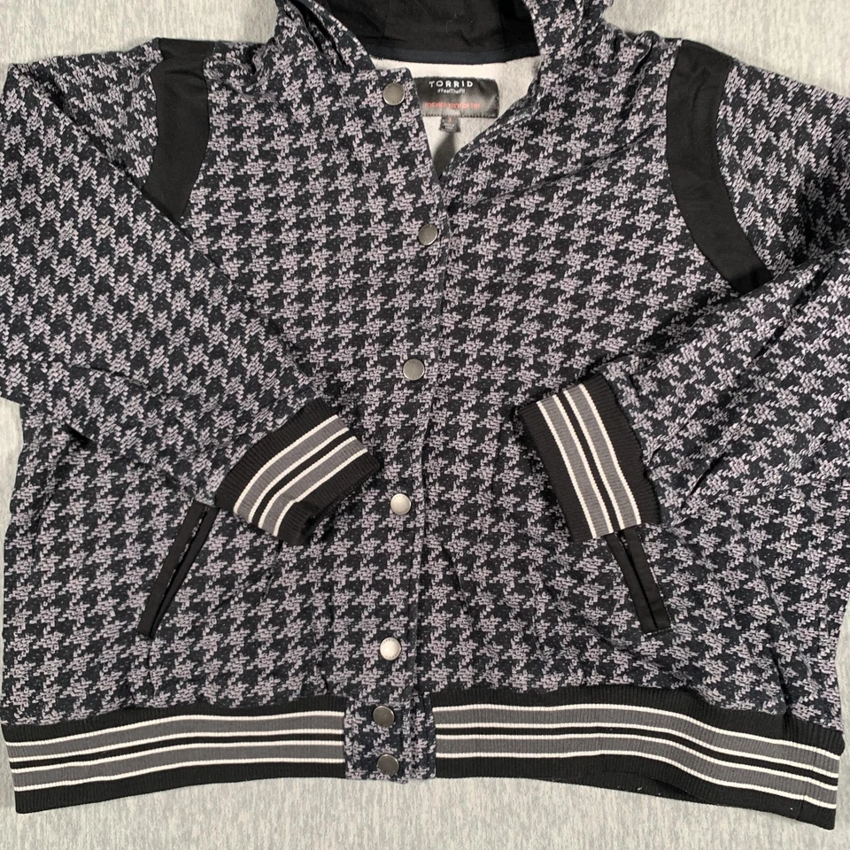 Chaqueta Torrid Para Mujer 3X Negra Gris Pata de Gallo Con Capucha Bombardero Universitario Frente a Presión Foto 3 de 4