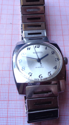 Ältere gebrauchte Handaufzug Armbanduhr Wostok 2209 gangbar GB