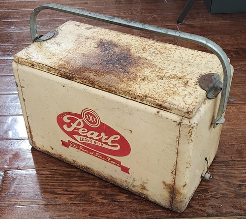 Vintage Pearl Lager Beer Metal Cooler / Ice Chest – “The Gem of Fine Beers”