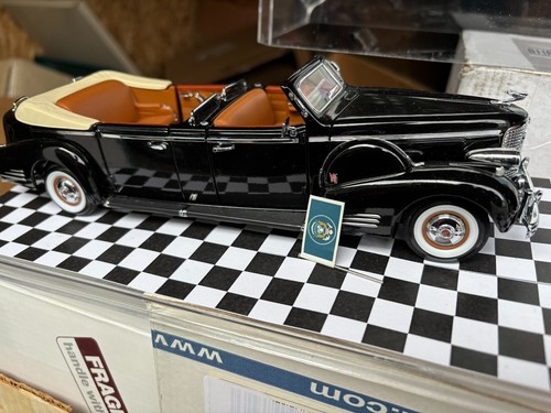 ROAD SIGNATURE 1:24th SCALE 1938 DIE CAST LINCOLN PRESIDENTIAL LIMO MODEL - Picture 2 of 8