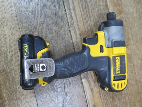 DEWALT Schlagschrauber DCF815 12V 1/4" Akku & Akku funktioniert