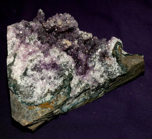 Farbintensive Amethyst-Stufe, Heilstein 811,5g 127x125x60mm - Bild 4 von 11