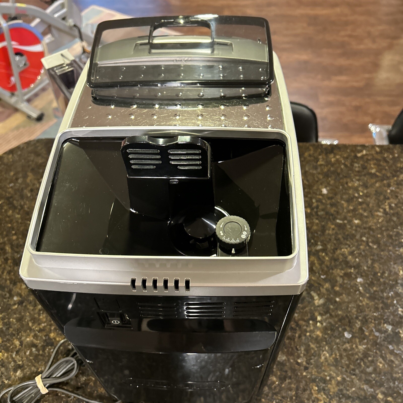 Delonghi ECAM22110SB Magnifica XS Espresso Machine. Seller refurbished