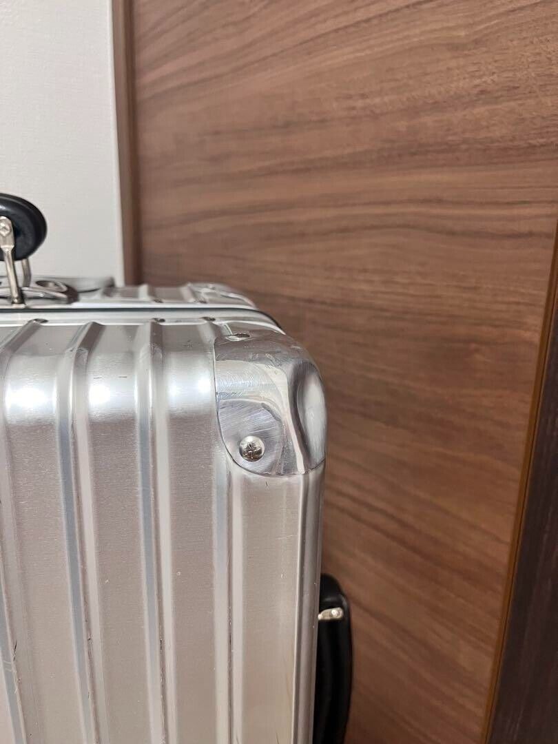 Rimowa Classic Cabin S 33L Silver 4-wheels Carry Case Rimowa Classic Cabin S 33L Silver 4-wheels Carry Case
