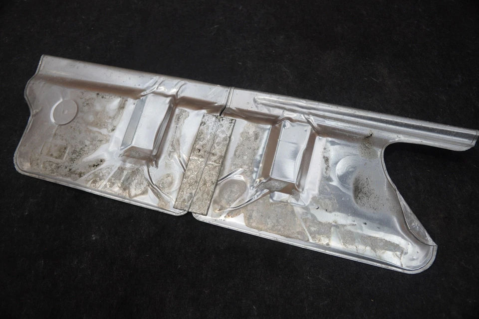 Panel de protección térmico del tanque de combustible de gasolina delantero 5290256AB Dodge Viper SRT10 04 Foto 3 de 4