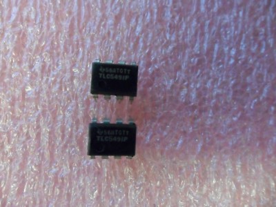 TLC549IP IC ADC ANALOG DIGITAL CONVERTER 8 BIT 40KSPS 8-PIN DIP (2 PER LOT)