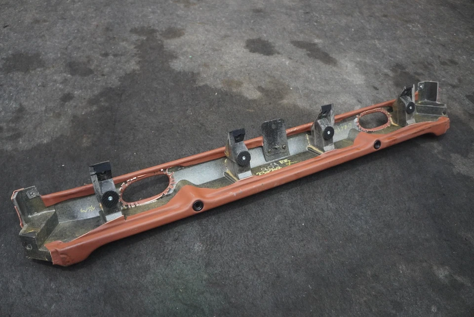 Panel de ajuste de acabado de cubierta superior trasera 6G33674A09AAW Aston Martin V12 Vantage 2017 Foto 3 de 4