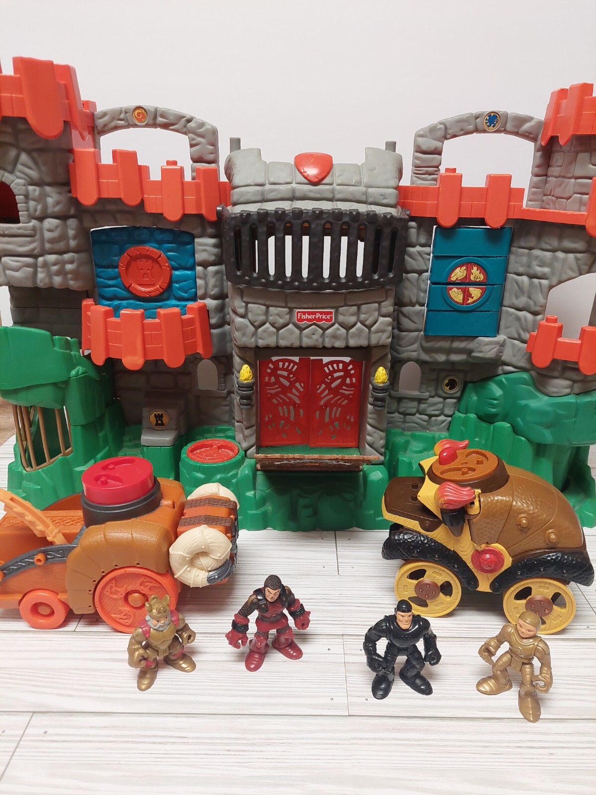 2005 Fisher Price Imaginext Great Adventures Fold & Go Castle King