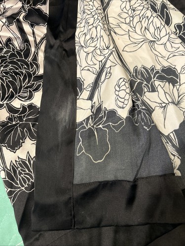 SOMA Silk Floral Kimono Robe Long Belted Small/medium Champagne Tan & Black GUC - Picture 15 of 18