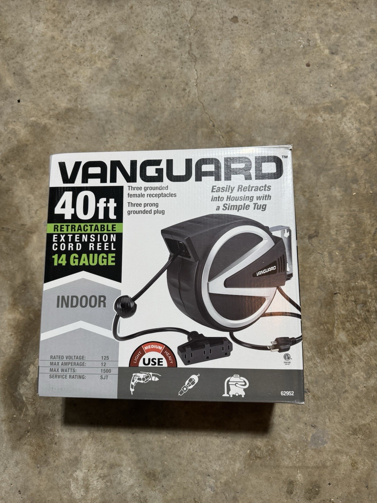 VANGUARD Retractable Extension Cord Reel with Triple Plug 40