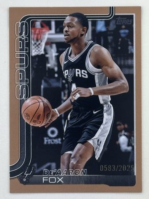 De'Aaron Fox 2025-26 Topps Gold /2025 #196 NBA San Antonio Spurs Trading Card
