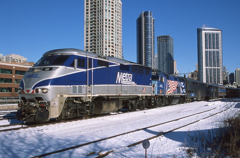 BN ORIG SLIDE METX METRA F59PHI #85+120 W/TRAIN - CHICAGO IL 2026 EX-AMTK PAINT
