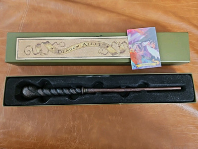 Ollivanders INT Willow 5 Wand With Box And Map Wizarding World of Harry Potter