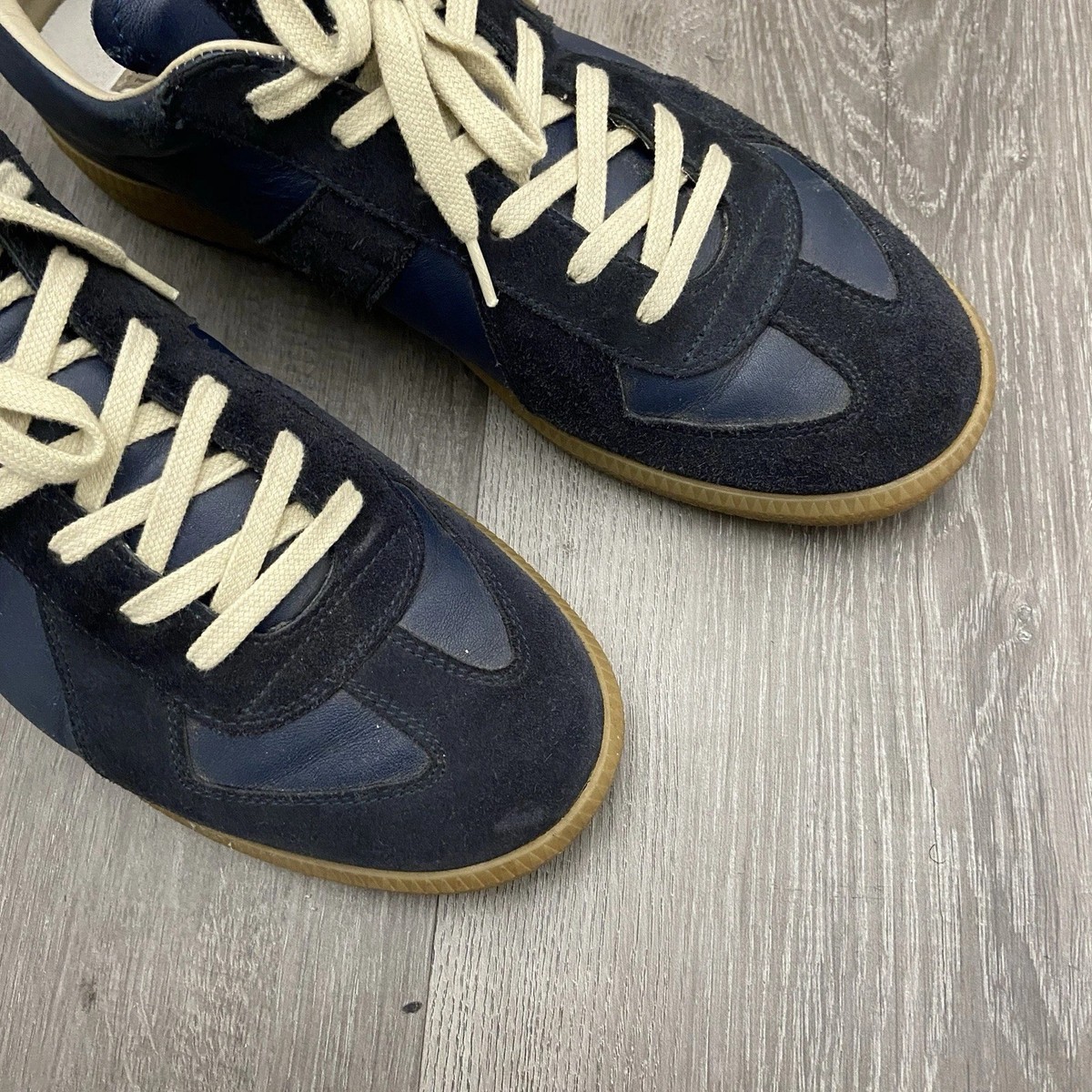 MAISON MARGIELA 
ナンバー ロゴ シルバー スリムブレスレット Maison Margiela Velvet Sneakers - Yellow Sneakers, Shoes