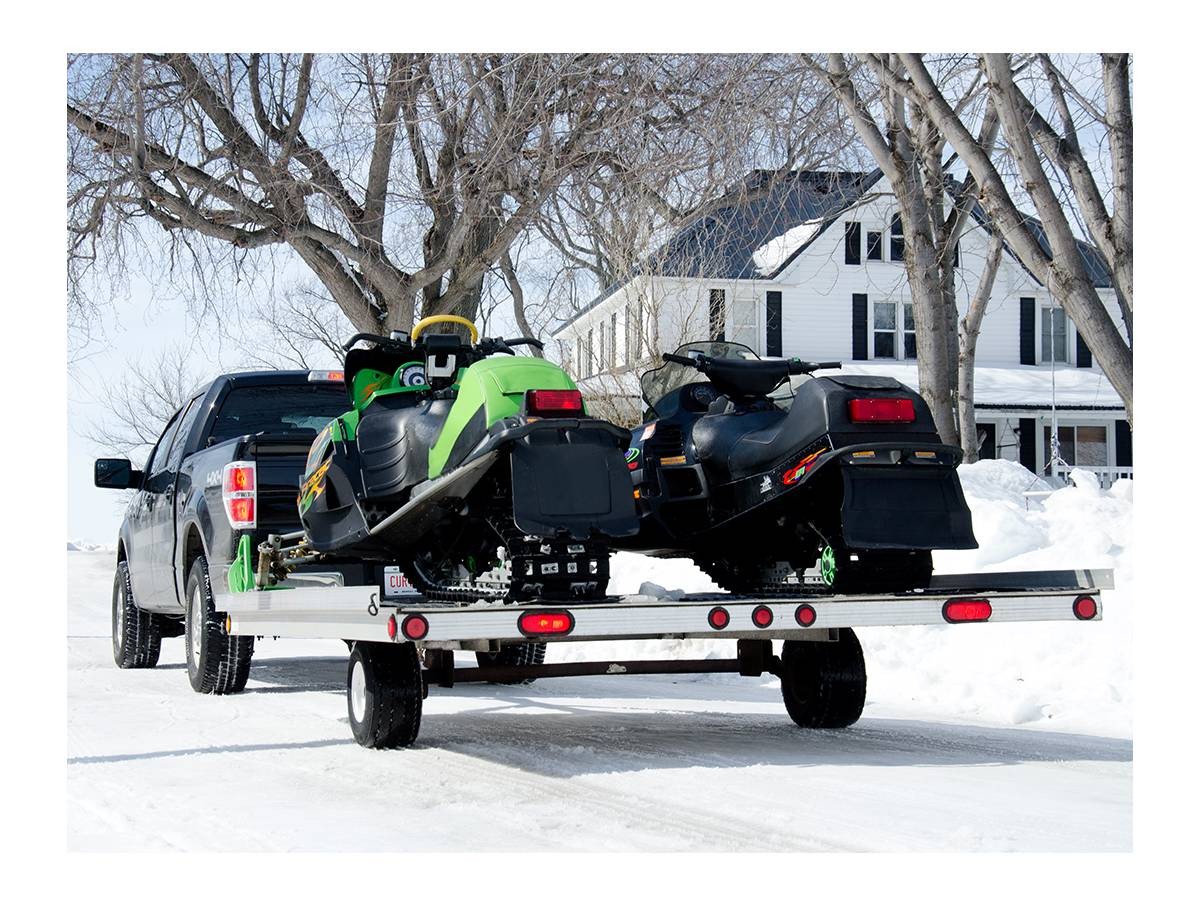 Curt Class 3 Trailer Hitch, 2" Receiver Fits Select Mitsubishi Endeavor