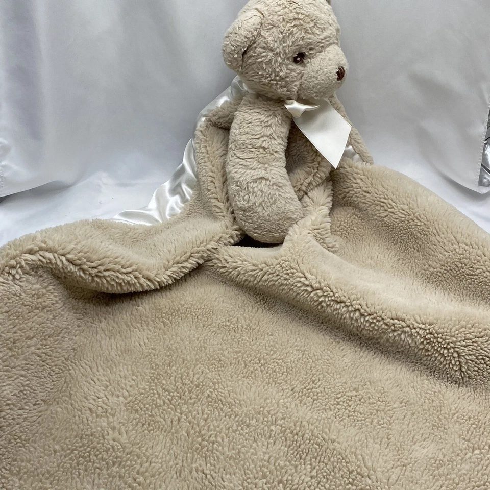 Edgehill Collection BEAR LOVEY 大号毛绒婴儿安全毯缎面装饰 Gund — 第 3/4 张图片