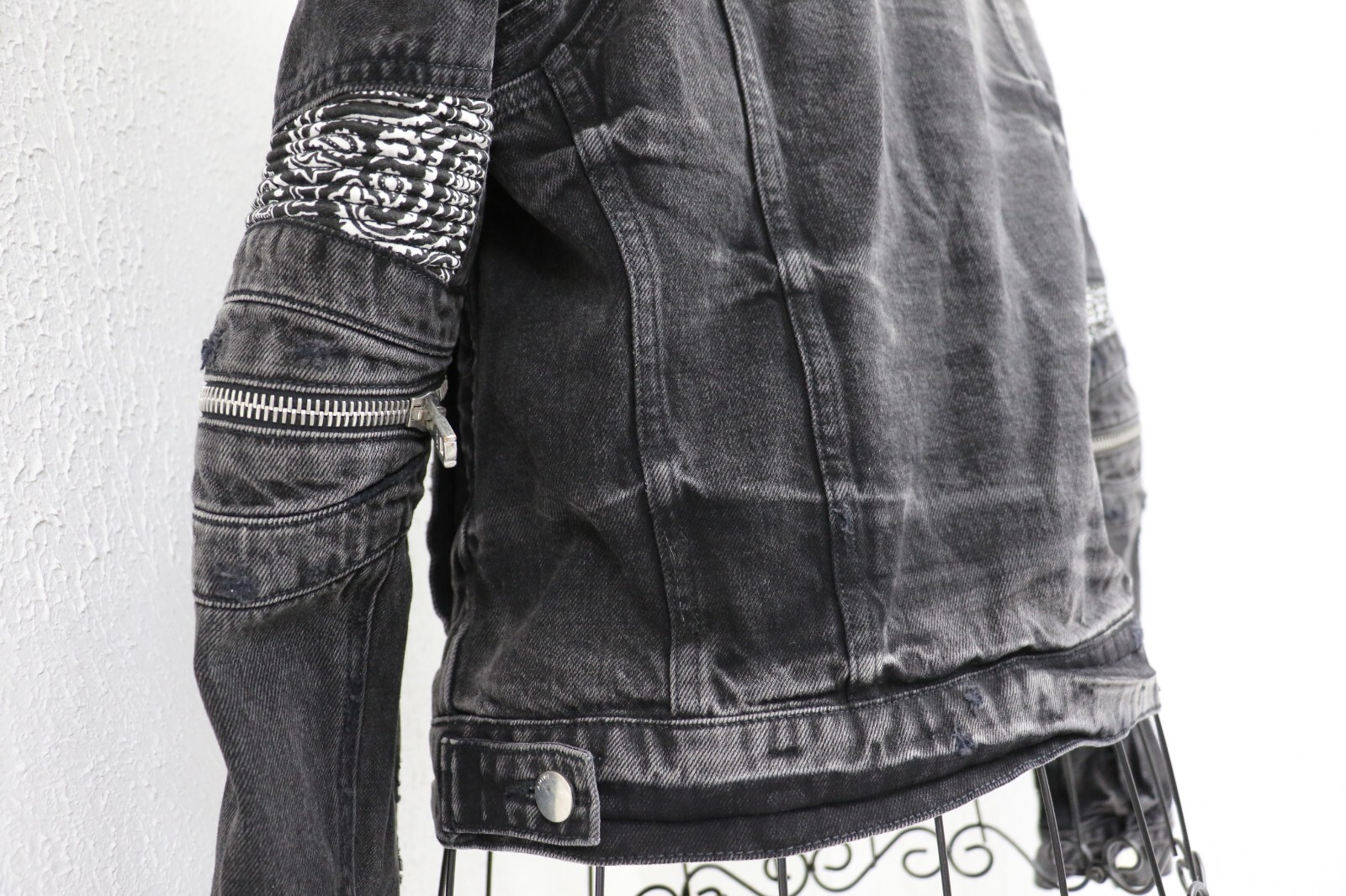 AMIRI Bandana MX2 Denim Trucker Jacket Distressed Black RN150712 