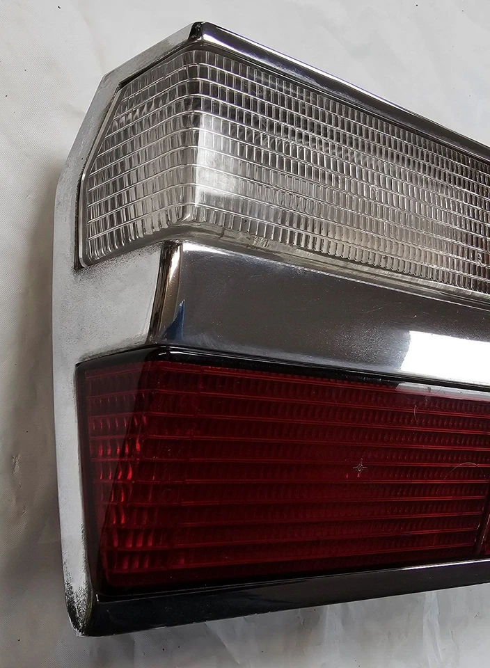 Luz trasera derecha BMW e28 528e 524td 533I 535I OEM Foto 2 de 4