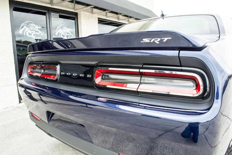 Superposiciones de moldura de luz trasera de acero inoxidable pulido para Dodge Challenger 2015-2019 Foto 3 de 4