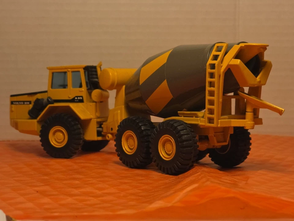 Joal 1:50 A35 6x6 Cement Mixer Truck - Image 4 of 4