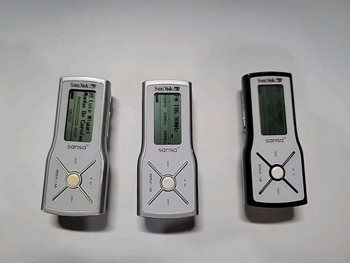 3x SanDisk Sansa 2x m240 & 1x m250