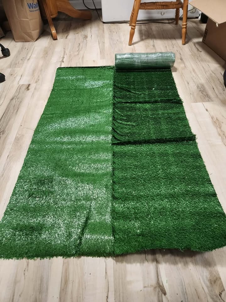 79 Artificial Grass, 2.5 ft x 4 ft, Indoor Outdoor Realistic Synthetic Grass