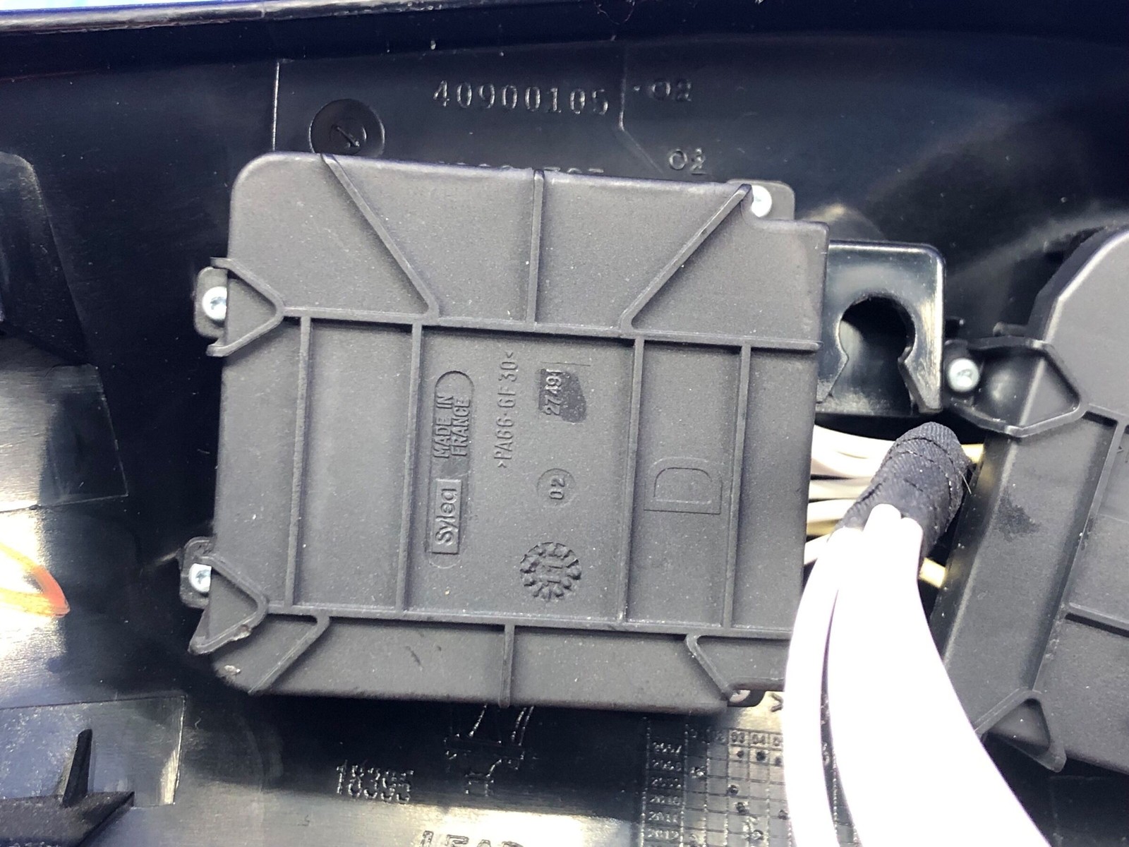 2008-2019 MASERATI GRANTURISMO FRONT RIGHT SEAT CONTROL SWITCH PANEL TRIM