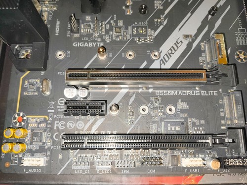 GIGABYTE B550M AORUS ELITE AM4 AMD Motherboard - Bild 4 von 15