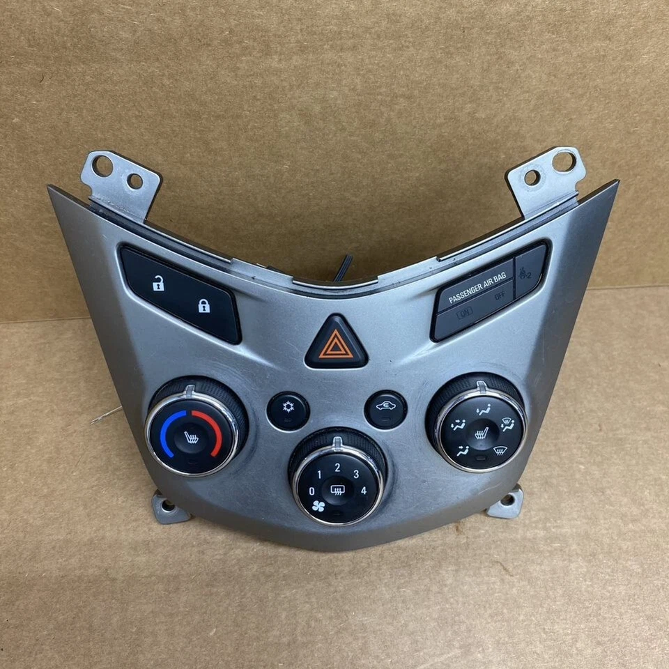 2015-2016 Chevrolet Sonic AC Heater Climate Temperature Control Unit 545329302 - Image 4 of 4