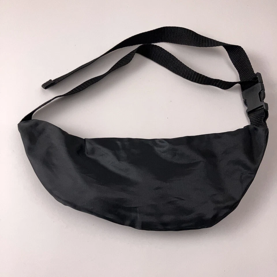 Riñonera negra Coca Cola Insiders Club Foto 3 de 4