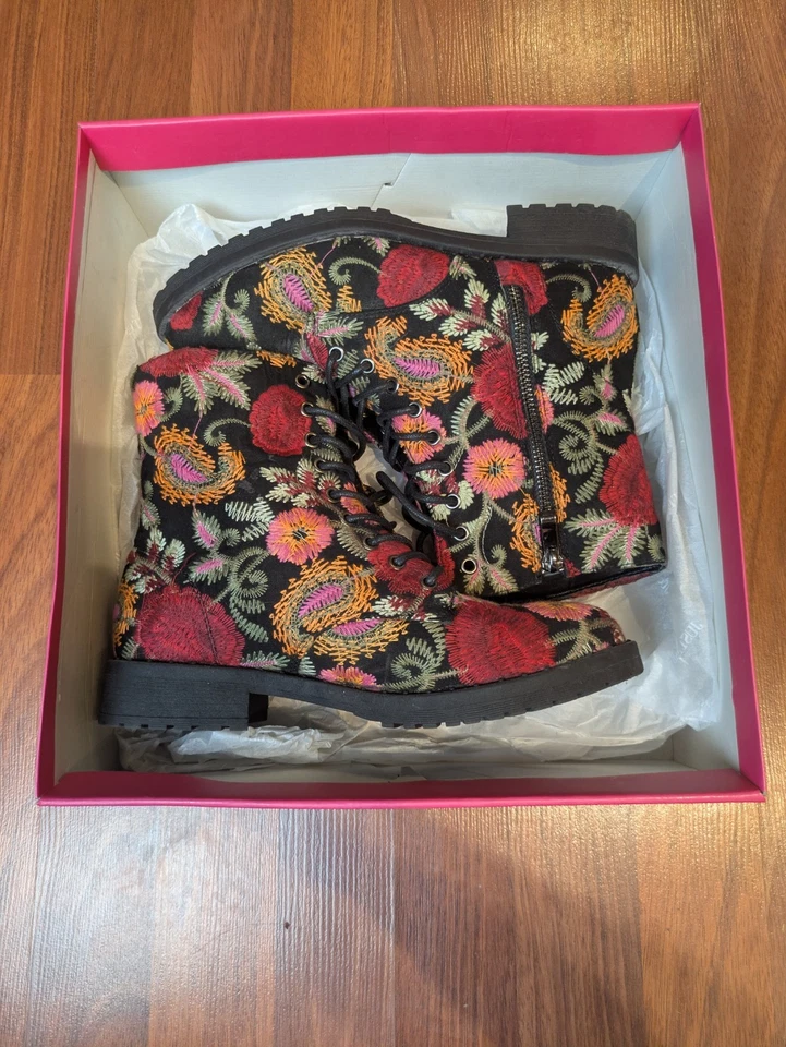 Botas de Combate JustFab Para Mujer Florales Talla 8 Festival Boho Y2K Bordadas Con Cordones Foto 3 de 4