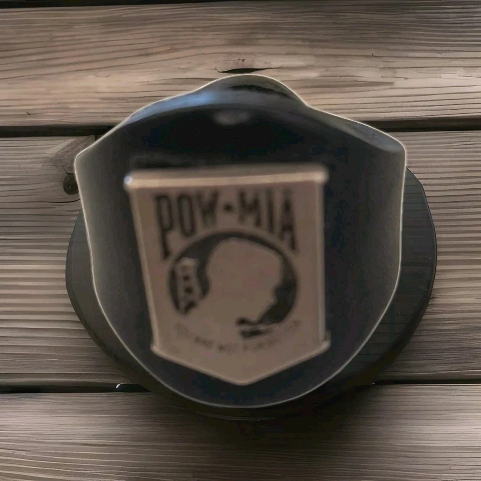 宽 Blk 皮革 POW/MIA 徽章戒指 美国制造 Snap Close 复古军事收藏 — 第 2/4 张图片