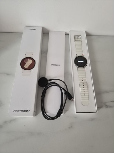 SAMSUNG Galawy Watch 7 40MM LTE / 4G / BLUETOOTH Cream White GARANTIE 1 AN L305F - Photo 2 sur 21