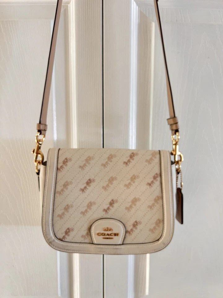 Bandolera Coach de cuero beige Carriage color crema blanco roto estilo solapa Foto 2 de 4