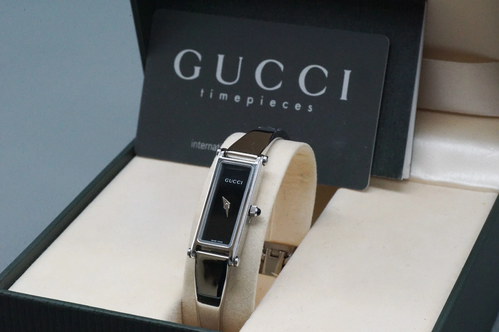 [Presque comme neuve / boîte et papiers] Montre femme GUCCI 1500L noir argent quartz JAPON
