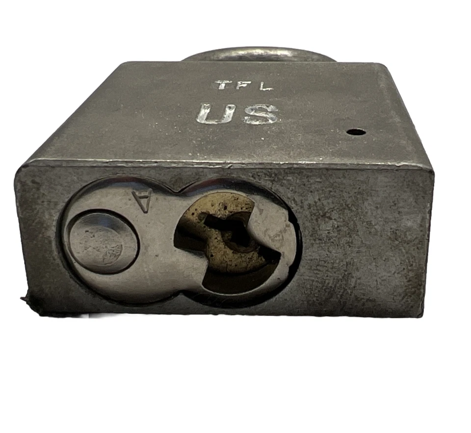 CANDADO CON CERRADURA AMERICANA VINTAGE MILITAR DE EE. UU. CON LLAVES Latón Pesado Foto 4 de 4