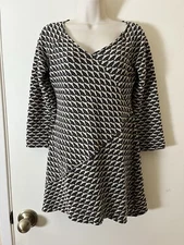 MAX STUDIO pieced pattern 3/4 Sleeve Tunic Sz M Pucker Knit Rayon Poly V Neck