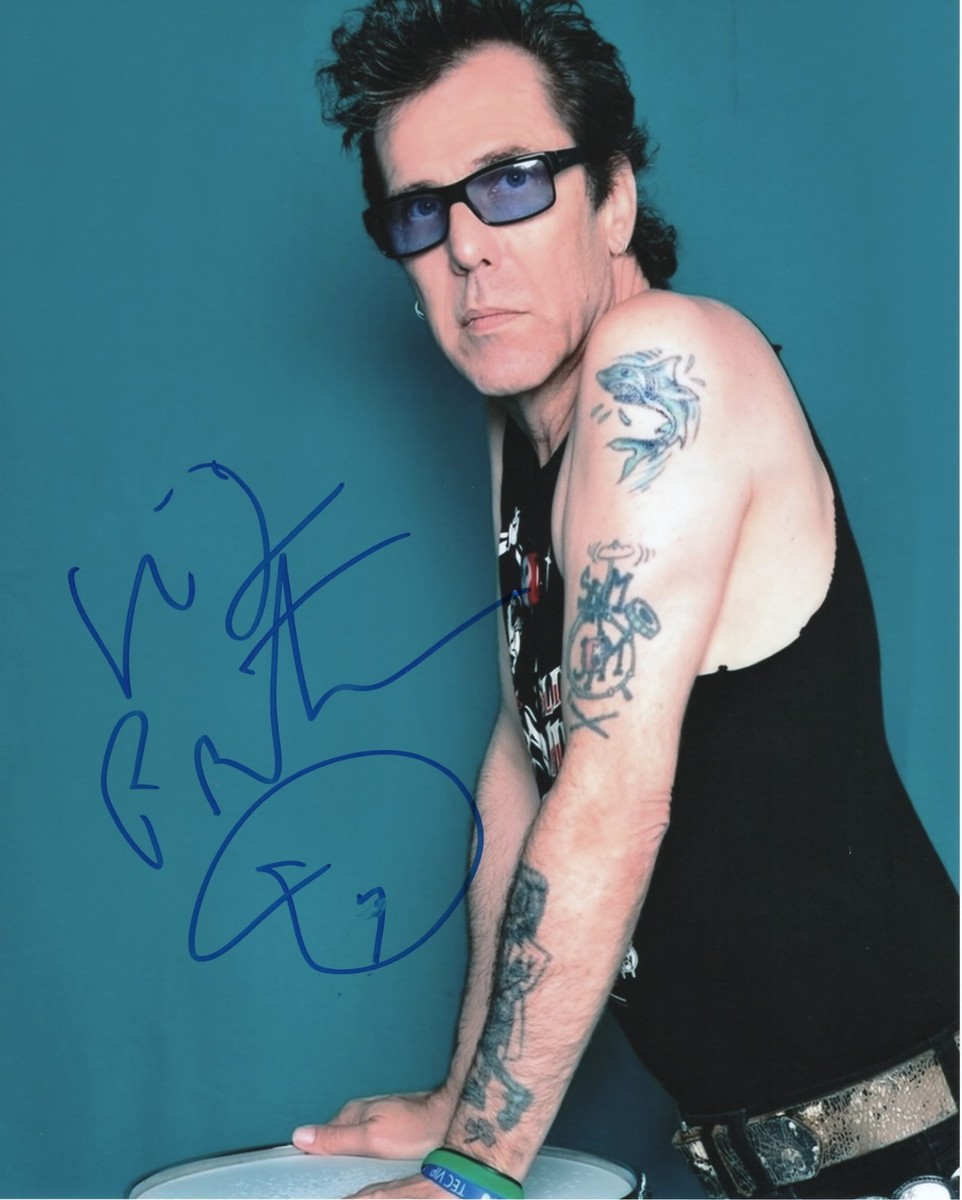 THE STRAY CATS SLIM JIM PHANTOM SIGNED LEANING ON DRUM 8X10 | eBay