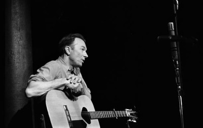 Folk singer activist Pete Seeger performs in May 1961 at the Villa- Old Photo 10