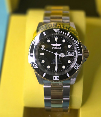 Invicta Pro Diver Automatic Black Dial 40mm 200m Date Two-Tone Box Manual
