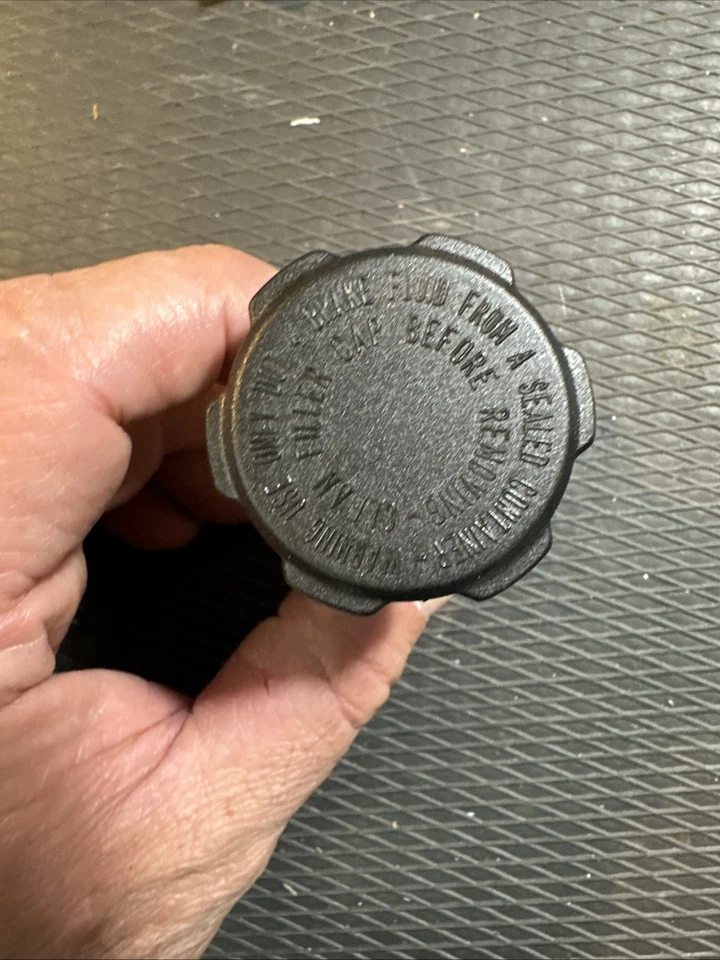 Serbatoio Olio Freni Anteriori Piaggio Tutti 50  Gilera Fuoco Cod 274598 - Immagine 2 di 3