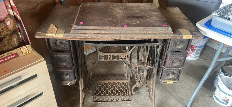 SINGER Brown Treadle Sewing Machine in Wooden Cabinet Drop-Head